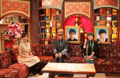 「あいつ今何してる？」に出演する氣志團の綾小路翔（中央）、まちゃまちゃ（右）、久冨慶子テレビ朝日アナウンサー（左）。(c)テレビ朝日