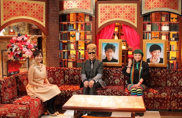 「あいつ今何してる？」に出演する氣志團の綾小路翔（中央）、まちゃまちゃ（右）、久冨慶子テレビ朝日アナウンサー（左）。(c)テレビ朝日