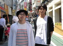 一挙放送に登場する（左から）ドランクドラゴン鈴木、八神蓮。(c)テレビ朝日