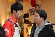 左から小籔千豊、フットボールアワー岩尾。(c)読売テレビ