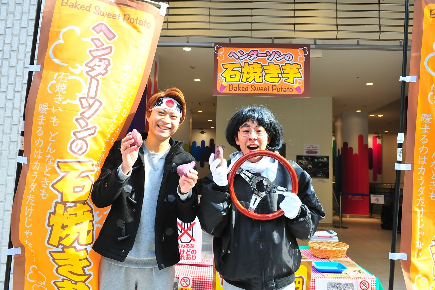 ヘンダーソン。左から子安、中村。