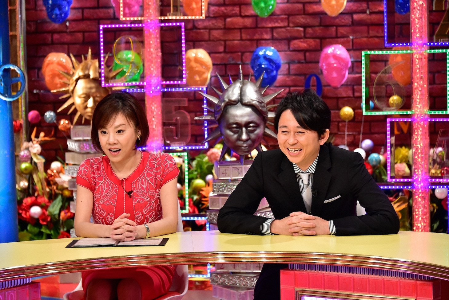 有吉弘行と高橋真麻（左）。(c)KTV