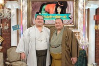 （左から）琴奨菊関、豊ノ島関。(c)テレビ朝日