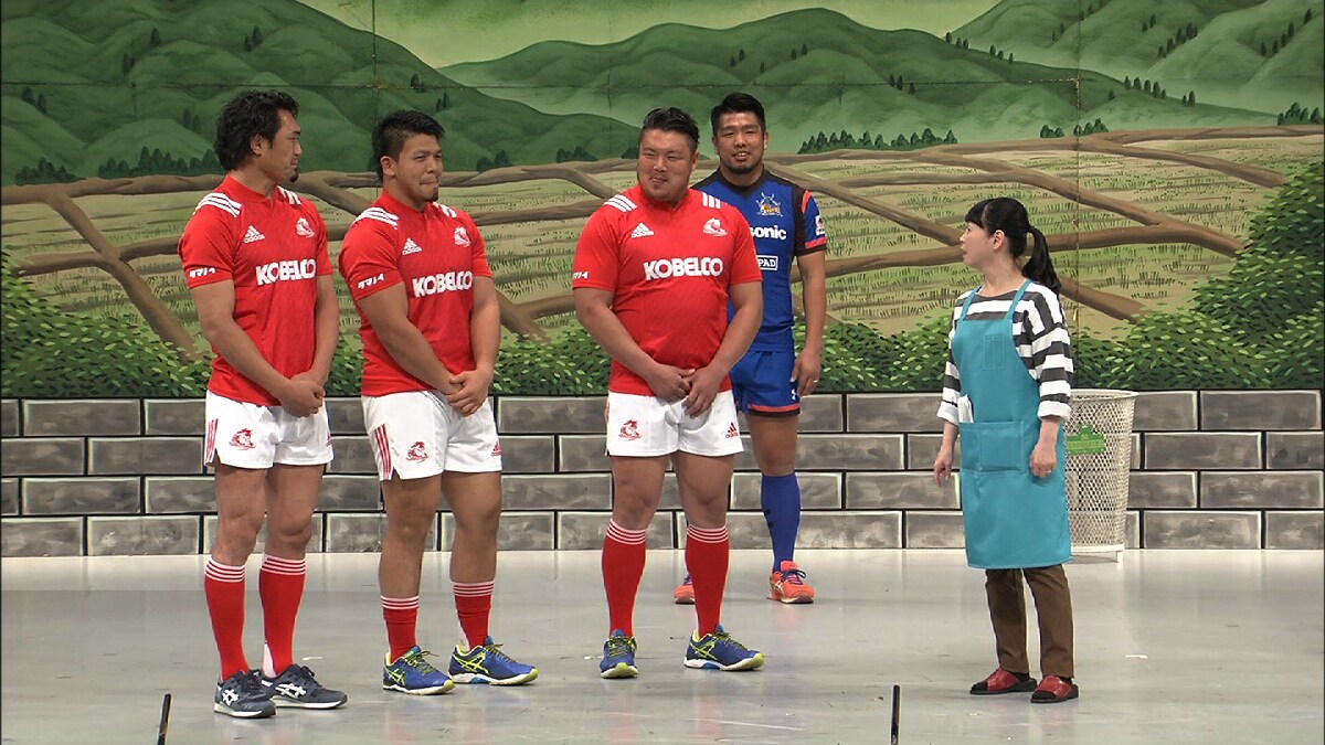「よしもとラグビー新喜劇 2016」のワンシーン。