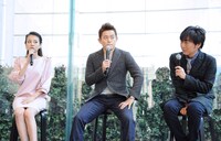 トーク中の様子。左からあびる優、スピードワゴン。