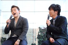 スピードワゴン小沢（右）の発言に「甘ーい！」の合いの手を入れる相方・井戸田（左）。