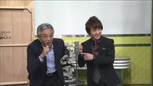 「じゃない」で68歳男性と即興漫才を披露する流れ星・瀧上（右）。(c)日本テレビ