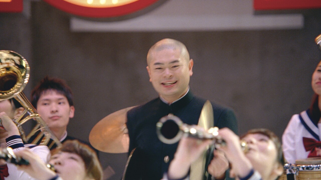 Y!mobileの新CM「ワイモバイル 学割編」に出演する、あばれる君。