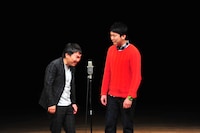 結果発表までの間にネタを披露したかまいたち。