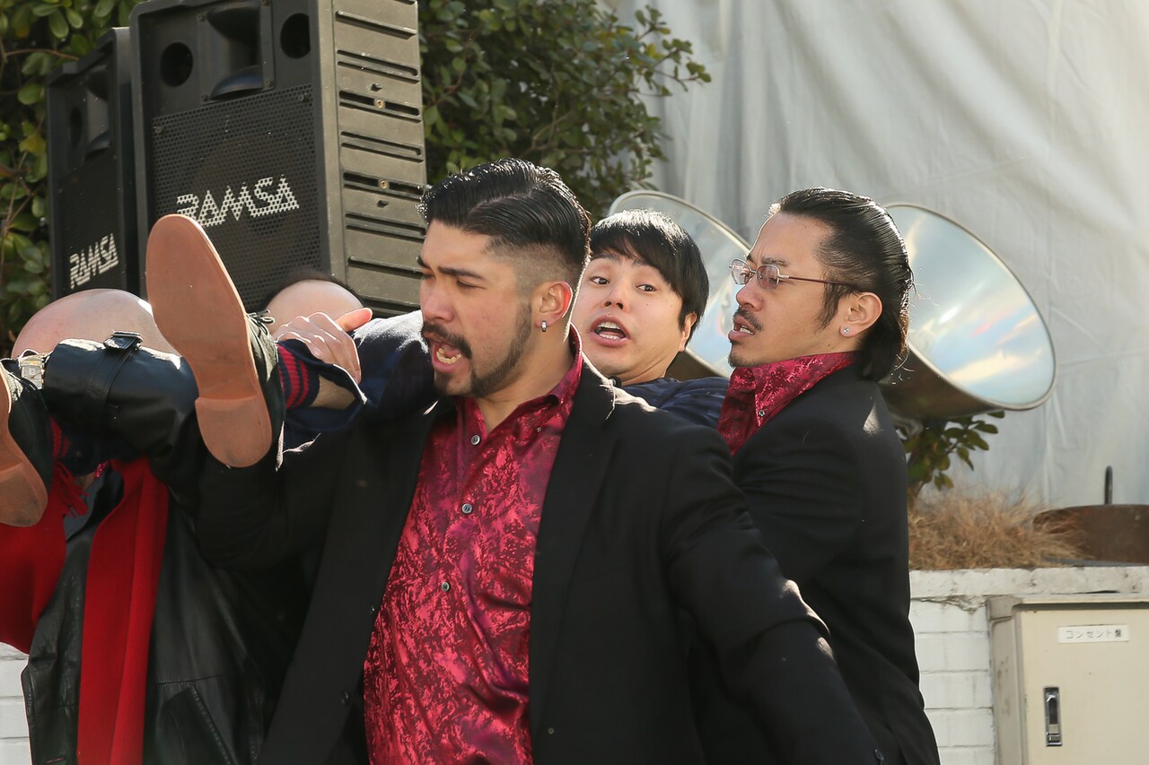 ノンスタ井上「嫌われすぎて死ぬんやと思った」ドッキリで男たちに担がれる