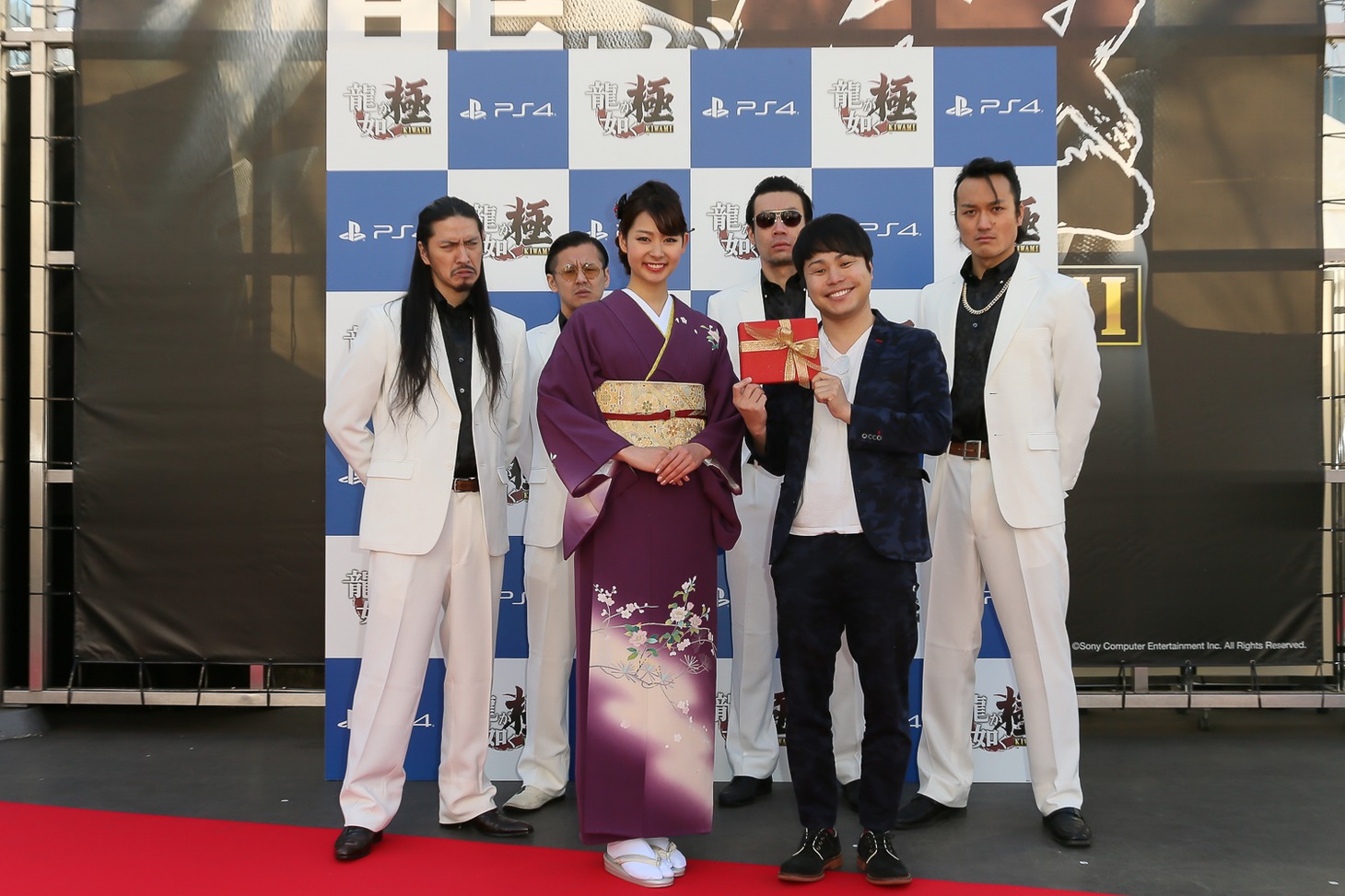 NON STYLE井上（手前右）。