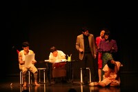 11日の公演で行われた、タイタンメンバーによる合同コントのワンシーン。(c)TITAN