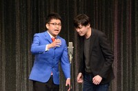 銀シャリ橋本（左）と漫才を繰り広げるPOISON GIRL BAND吉田（右）。