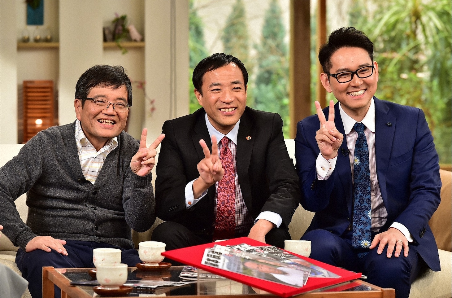 「がっちりマンデー!!」にゲスト出演するナイツと森永卓郎（左）。(c)TBS