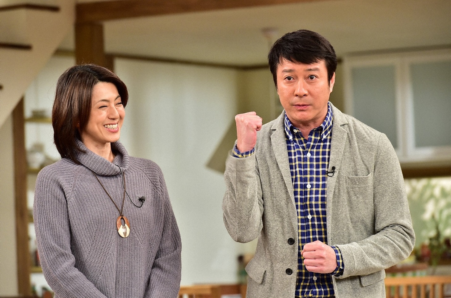 MCの加藤浩次と進藤晶子（左）。(c)TBS