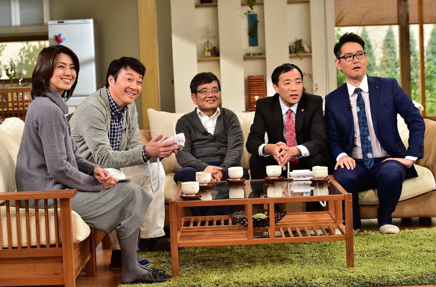 （左から）進藤晶子、加藤浩次、森永卓郎、ナイツ。(c)TBS