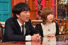 左からスピードワゴン小沢、益若つばさ。(c)日本テレビ