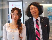 「Skyrocket Company」でパーソナリティを務める（左から）浜崎美保、マンボウやしろ。