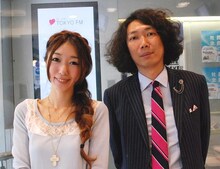 「Skyrocket Company」でパーソナリティを務める（左から）浜崎美保、マンボウやしろ。