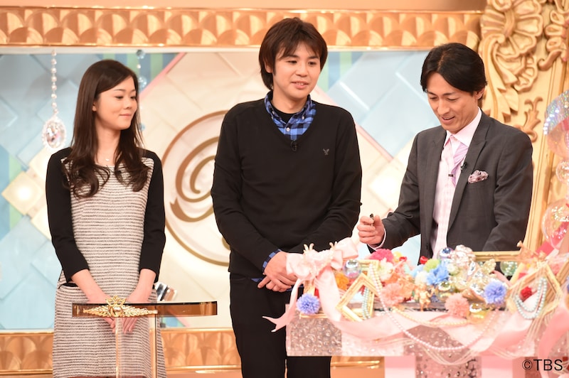 「水トク!『人生最大のサプライズ プロポーズ大作戦2016』」に出演するスパローズ森田(中央)、ナインティナイン矢部(右)と、森田のお相手のKさん(左)。