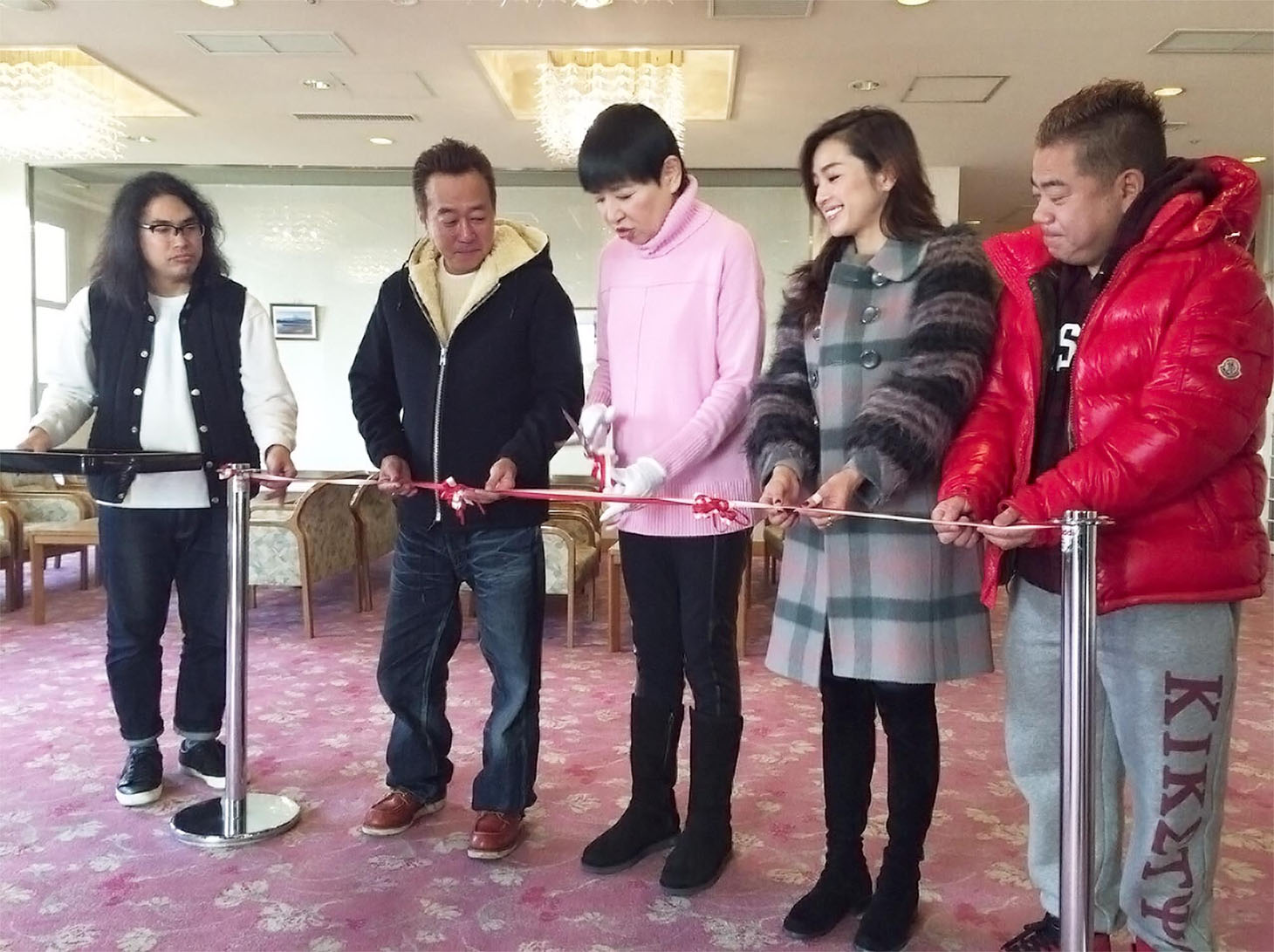 「ポンコツおじさん旅に出る2～2016 マドンナ大集合スペシャル～」のワンシーン。(c)テレビ東京