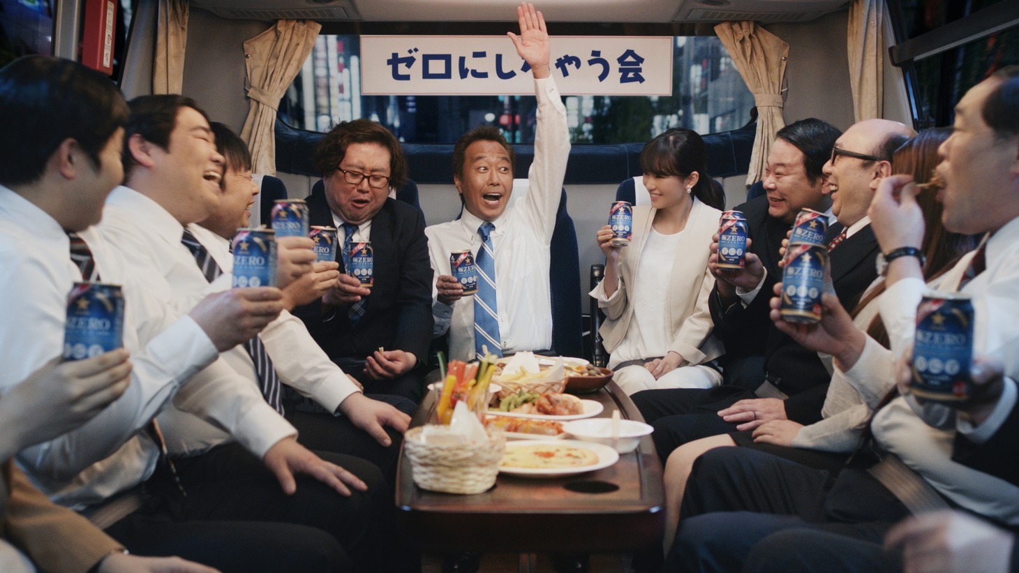 発泡酒「サッポロ 極ZERO（ゴクゼロ）」の新テレビCM「ゼロにしちゃう会編」に出演する、さまぁ～ず三村（中央）。