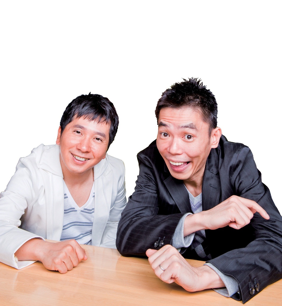 佐野元春が出演する音楽番組「SOUND AVENUE 905」にゲストとして登場する、爆笑問題。