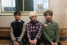 ニブンノゴ！。左から宮地、森本、大川。