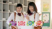 「Fit's」の新CM「なかよしダンス」篇のワンシーン。