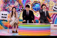 雨上がり決死隊と、河北麻友子（左）。(c)テレビ朝日