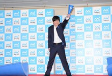 会場に現れた内村光良。