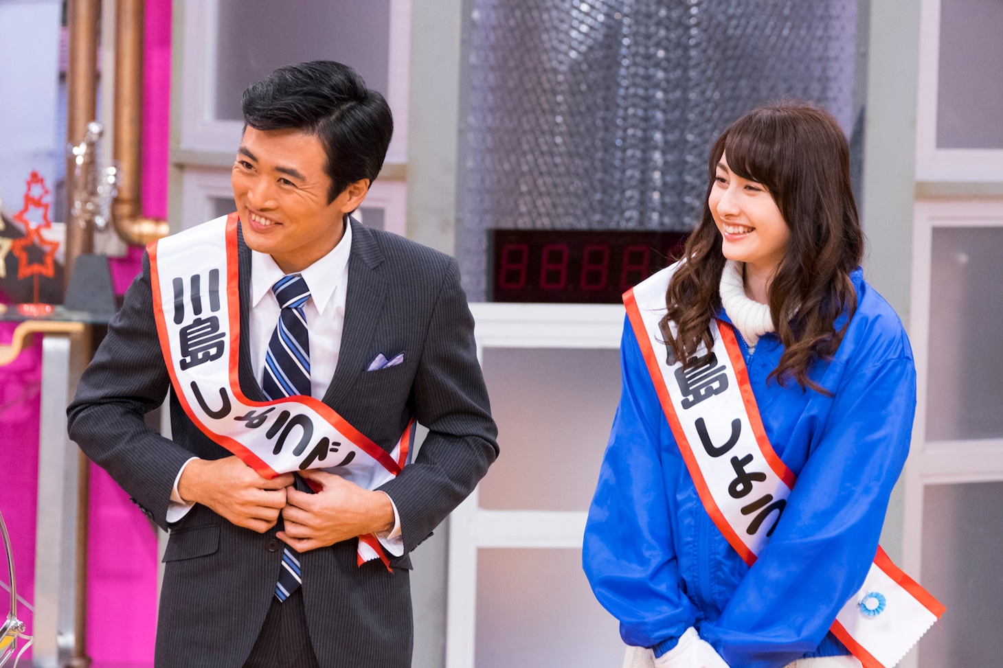 左から劇団ひとり、早見あかり。