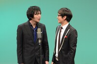 新ネタを披露する磁石。