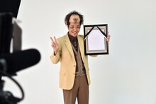 芸歴60年目の宣材写真撮影に臨むライセンス藤原。