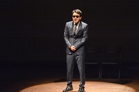 タモリの扮装をしたななめ45°土谷。