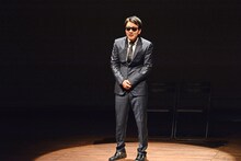 タモリの扮装をしたななめ45°土谷。