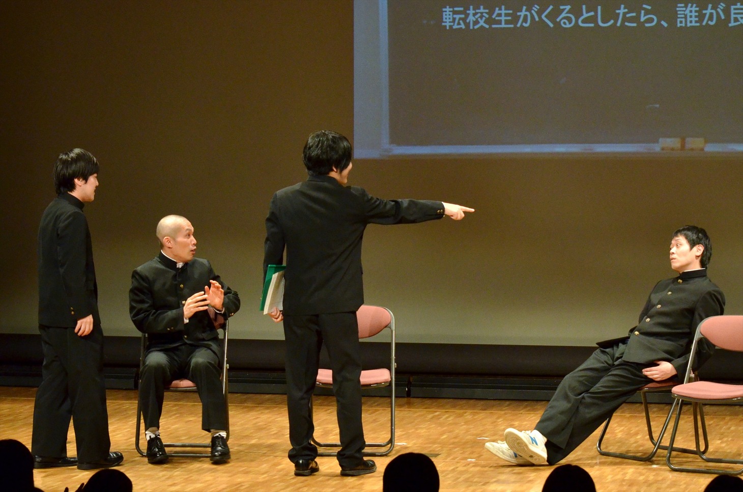 即興コントのワンシーン。