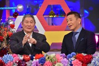 左からビートたけし、くりぃむしちゅー上田。(c)日本テレビ