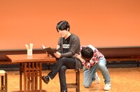 コント「居酒屋」のワンシーン。