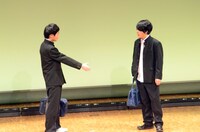 コント「太陽」のワンシーン。