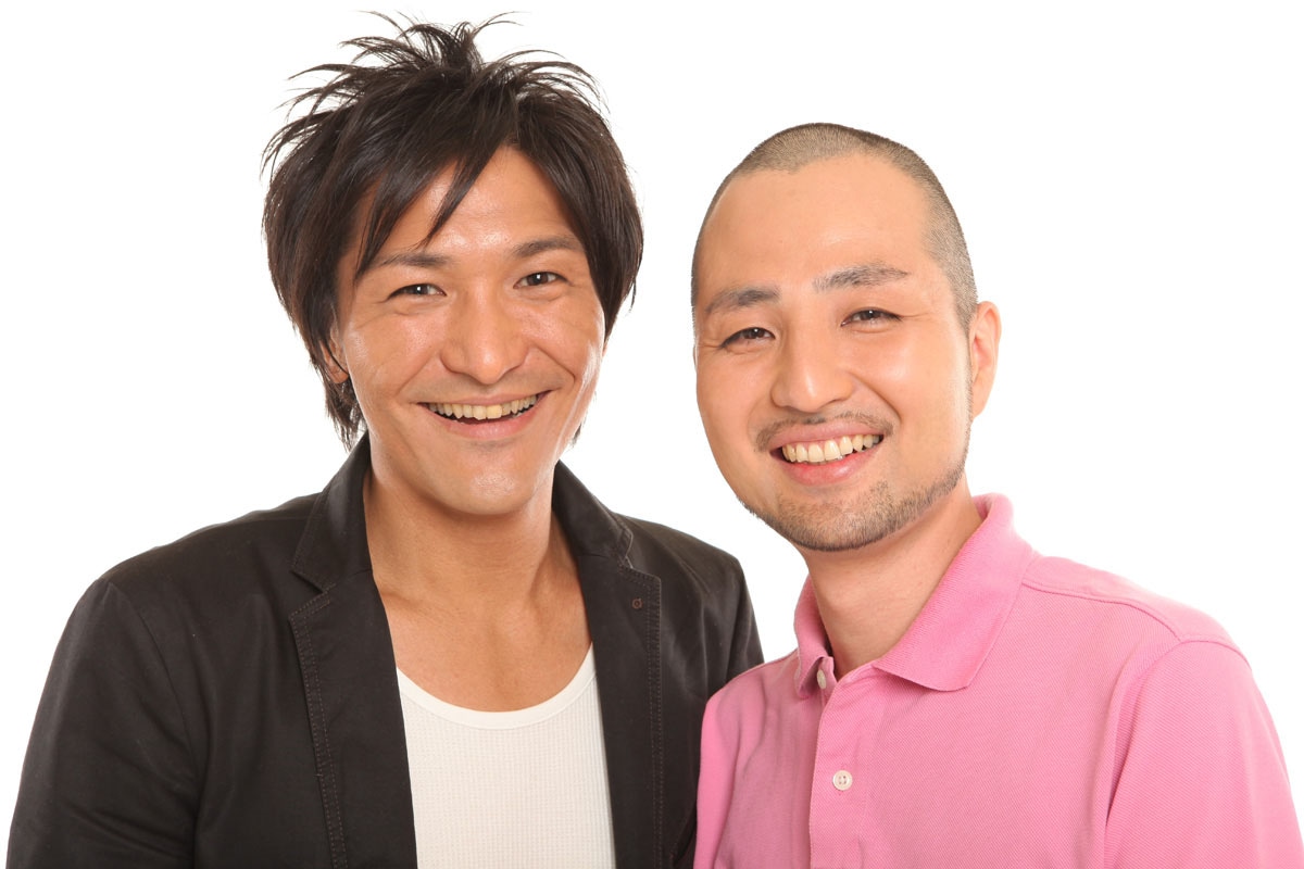 配信のMCを務めるスリムクラブ。