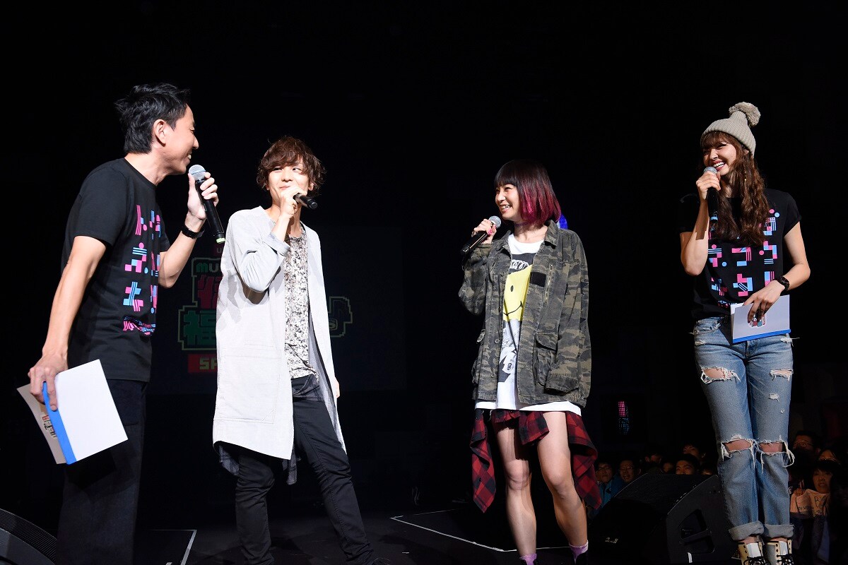 「uP!!! presents MUSIC SHOWER チュートリアルの徳ダネ福キタル♪ SPECIAL LIVE Vol.2」のワンシーン。（撮影：釘野孝宏）