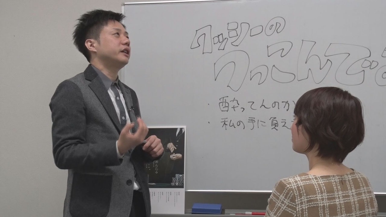 「デルゲーツ」に出演するかもめんたる槙尾（左）。