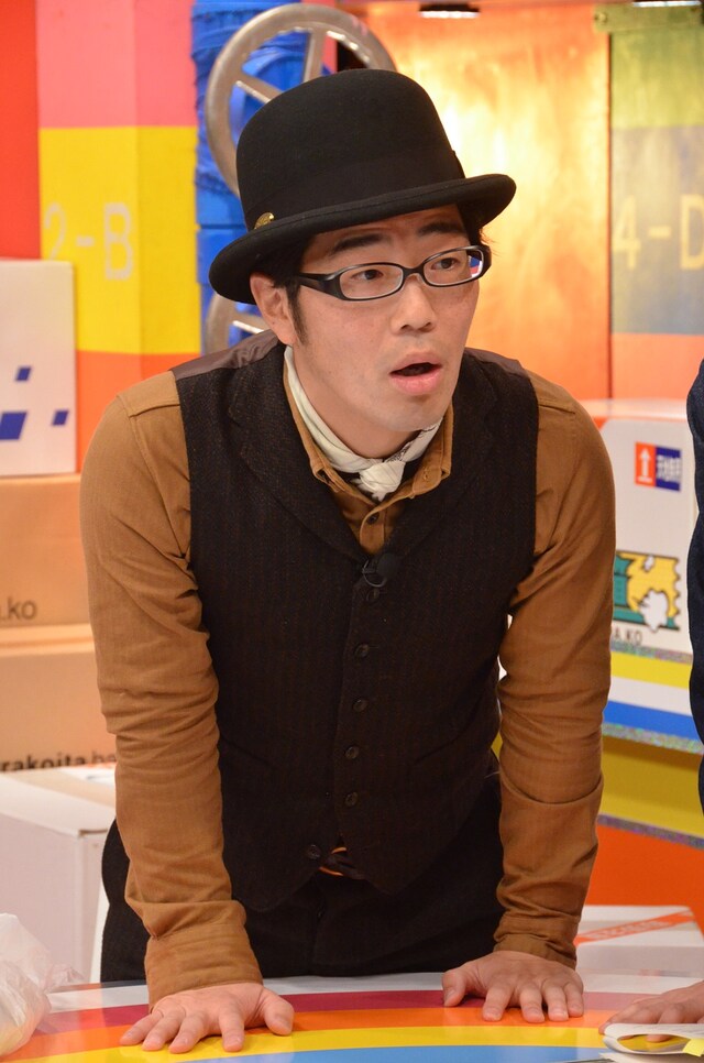 「荷物！開封バラエティー ビックラコイタ箱」に出演する、ドランクドラゴン鈴木。(c)CTV