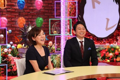 「有吉弘行のダレトク!?」MCの有吉弘行と、アシスタントの高橋真麻（左）。(c)関西テレビ