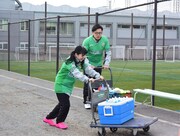 （左から）小池美由とアルコ＆ピース平子。(c)テレビ朝日