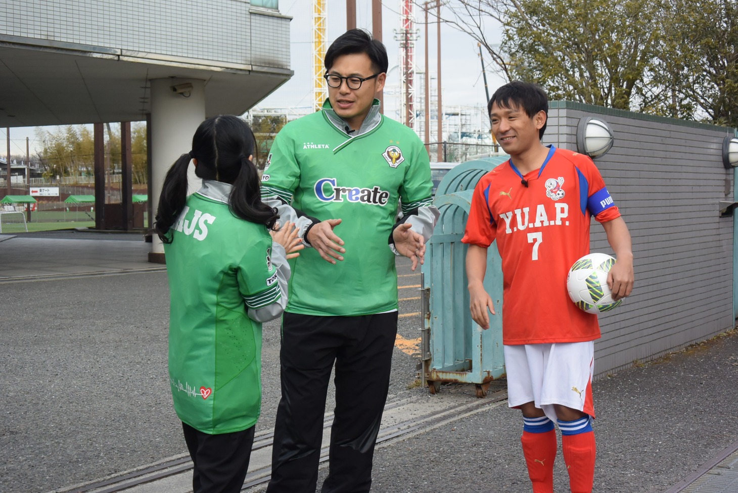 アルコ＆ピースと小池美由（左）。(c)テレビ朝日