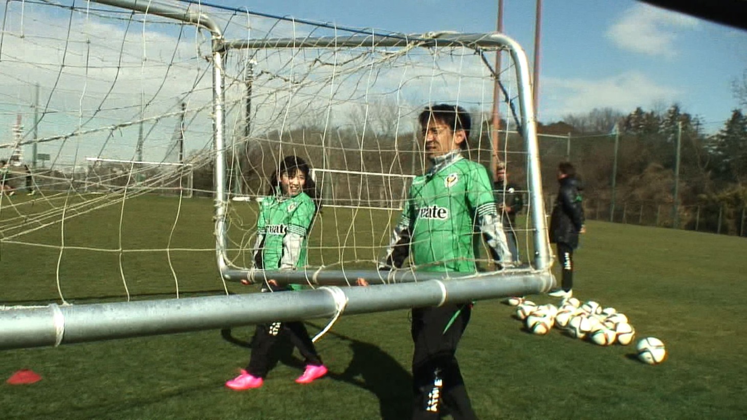 （左から）小池美由、アルコ＆ピース酒井。(c)テレビ朝日