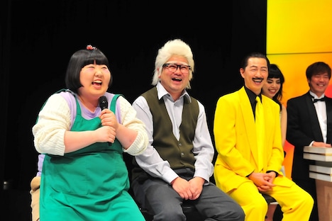 「THE舶来寄席2016」開催会見の様子。左から酒井藍、中川貴志、水玉れっぷう隊アキ。