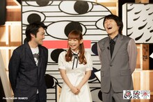 左から岩渕貞哉（「美術手帖」編集長）、中川翔子、千原ジュニア。